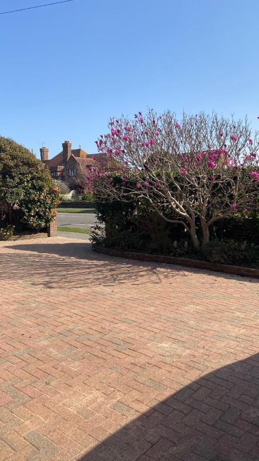 Beautiful Bexhill Cottage With Garden 3 Mins Walk To Beach Екстер'єр фото