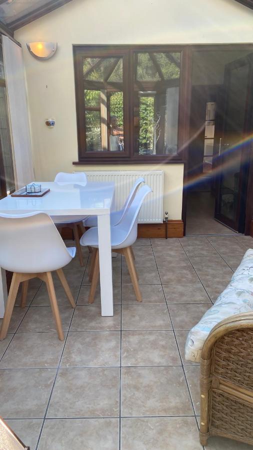 Beautiful Bexhill Cottage With Garden 3 Mins Walk To Beach Екстер'єр фото