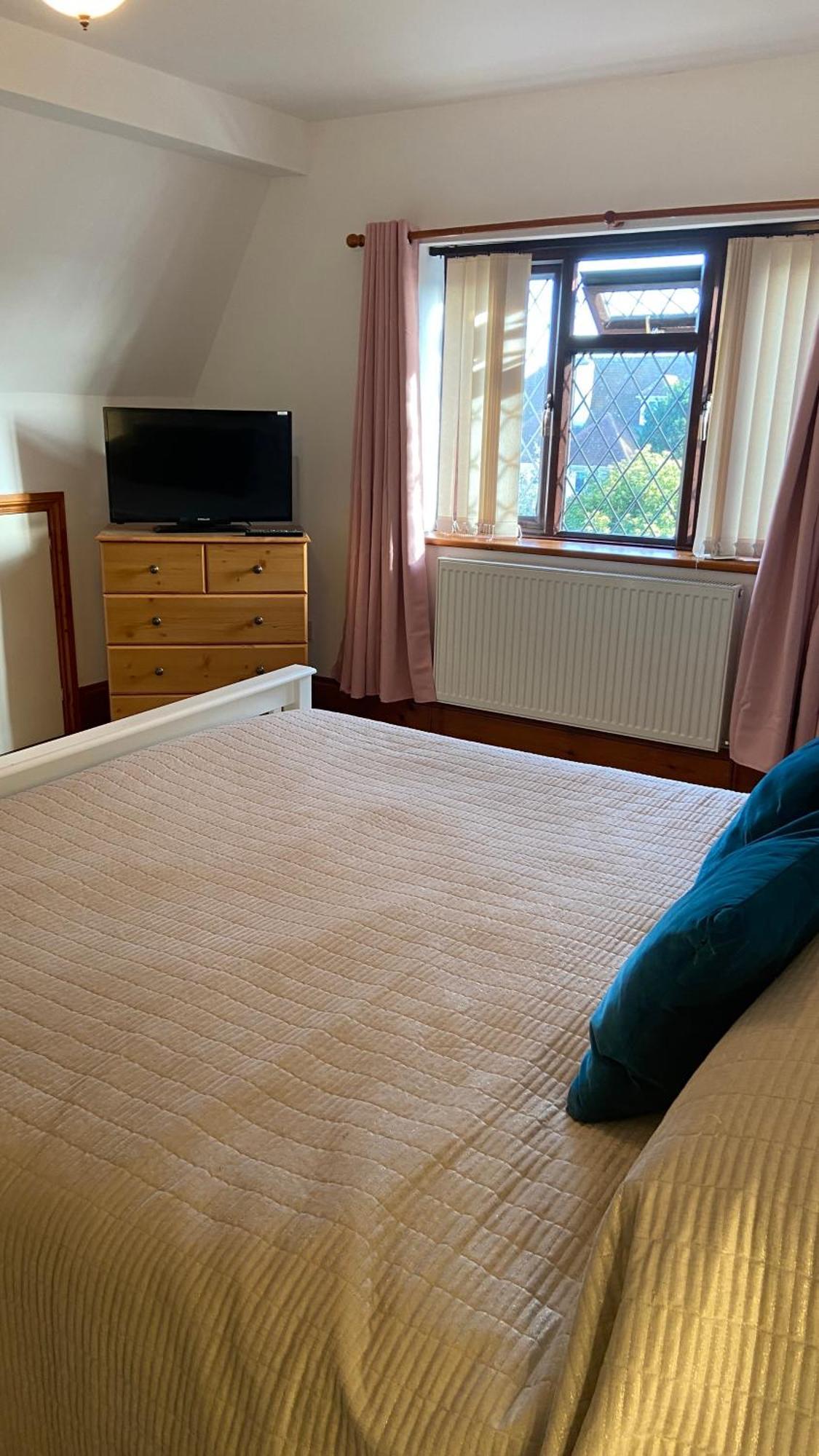 Beautiful Bexhill Cottage With Garden 3 Mins Walk To Beach Екстер'єр фото
